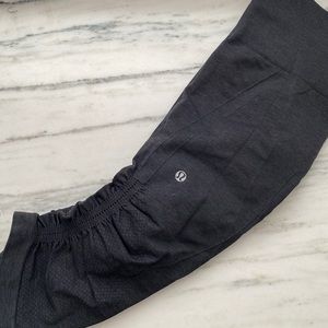 Women’s Black LuLulemon capris, size 6